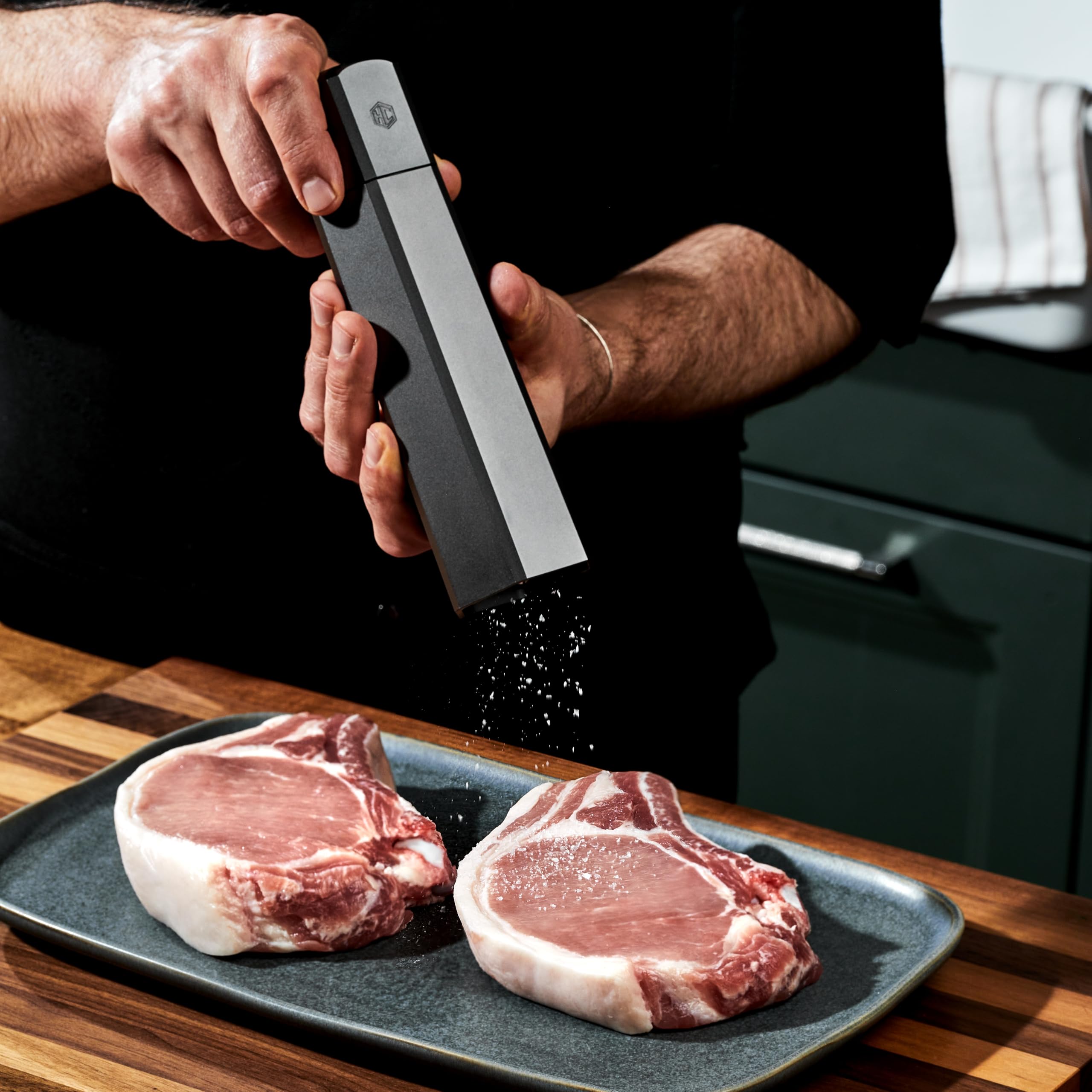 HexClad Salt and Pepper Mill Set with Adjustable Professional Grinders and No-Mess Caps