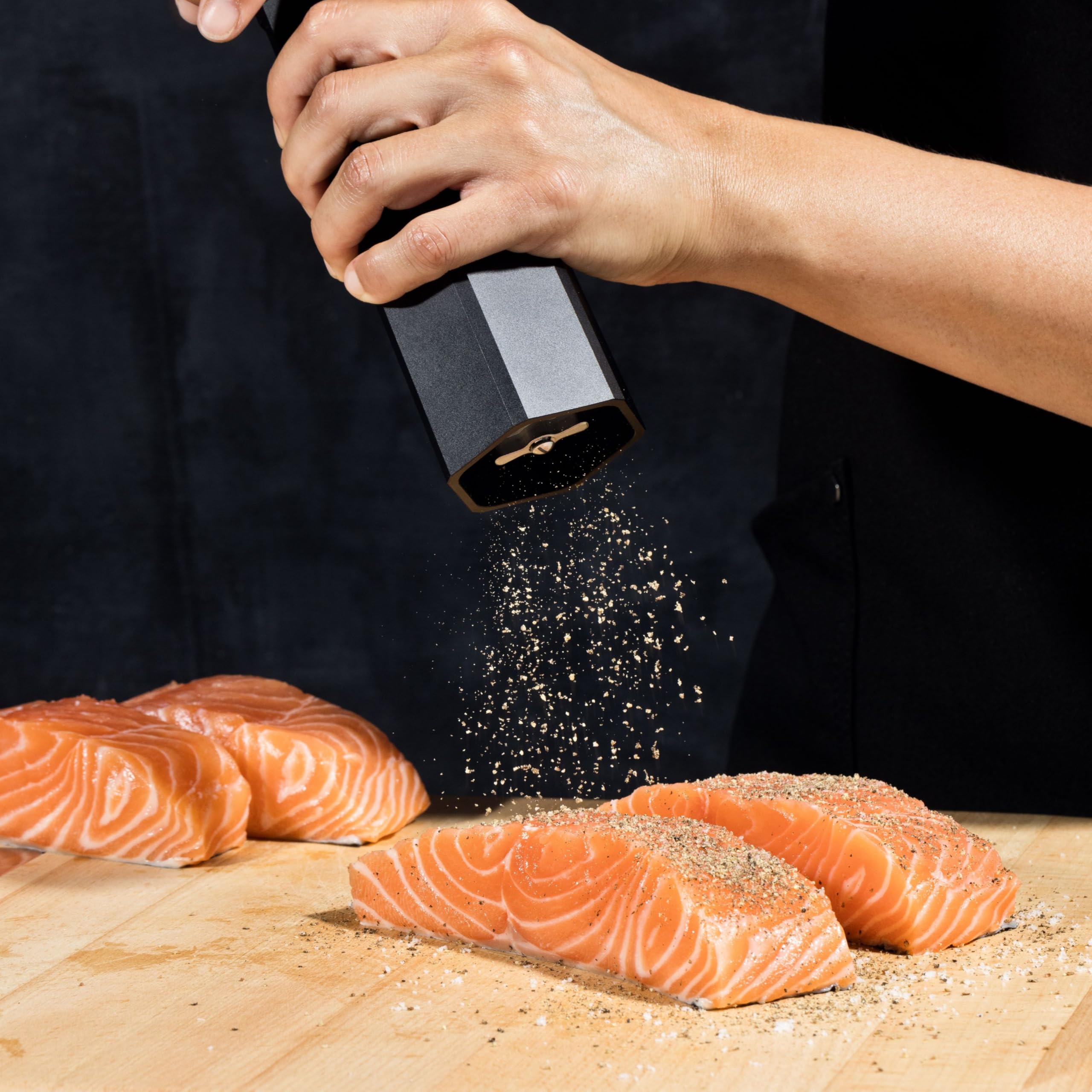 HexClad Salt and Pepper Mill Set with Adjustable Professional Grinders and No-Mess Caps